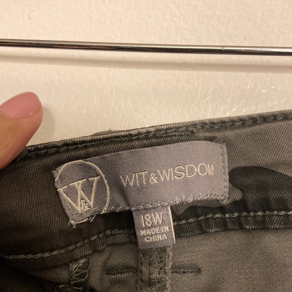 EUC Wit and Wisdom camo pants - Picture 3 of 4